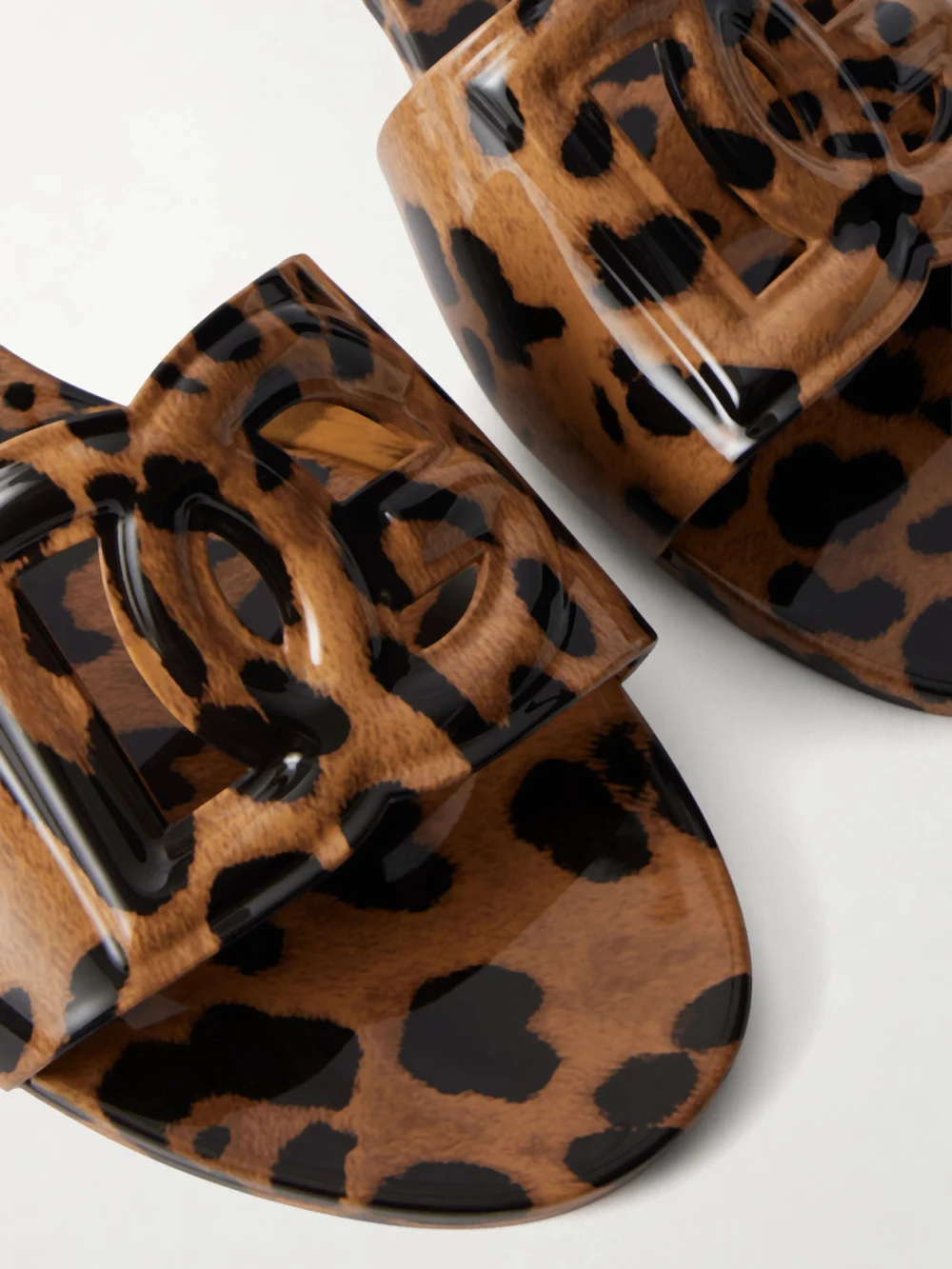 Close-up detail of the Dolce & Gabbana Bianca Logo-embossed Leopard-print Rubber Flats