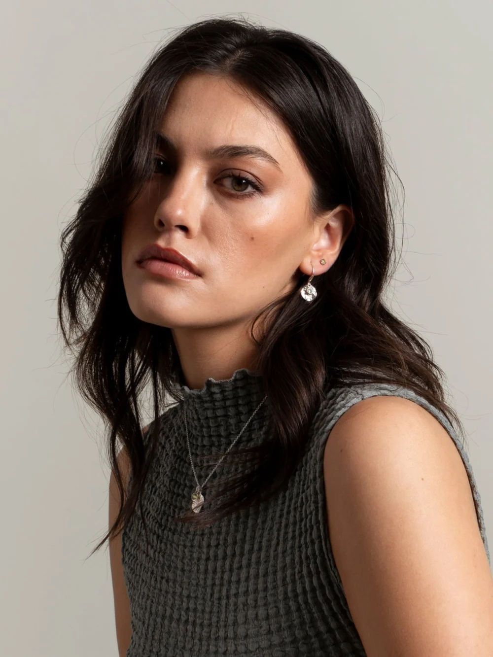 Dower & Hall Hammered Disc & Peridot Array Drop Earrings, view 2