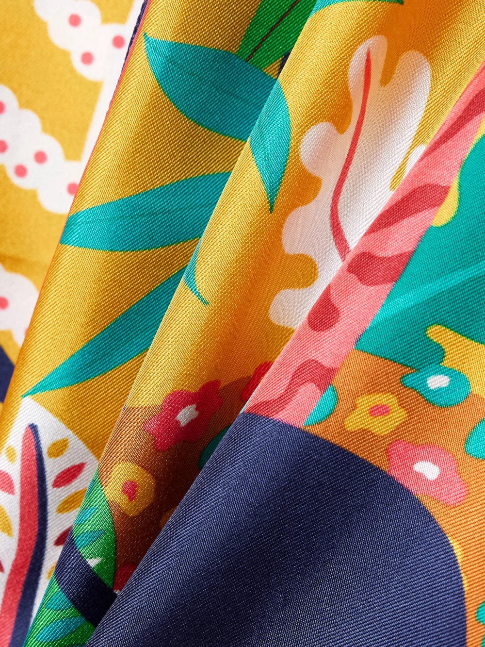 Close-up detail of the Emporio Sirenuse + Louis Barthélemy Pleated Printed Silk-twill Shorts