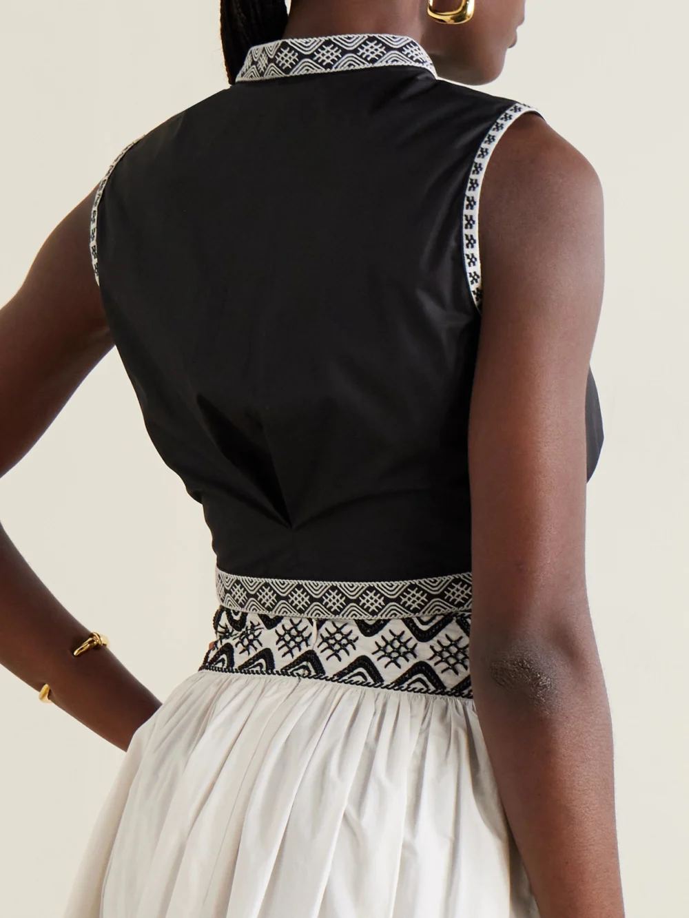 Back view of the Emporio Sirenuse Nevada Cropped Embroidered Cotton-blend Poplin Vest