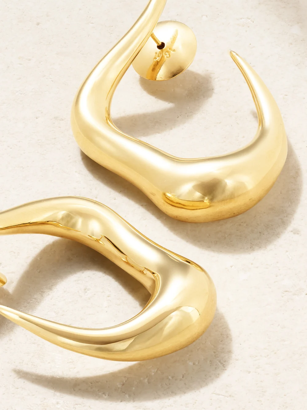 Close-up detail of the Fernando Jorge Bold Stream 18-karat Gold Earrings