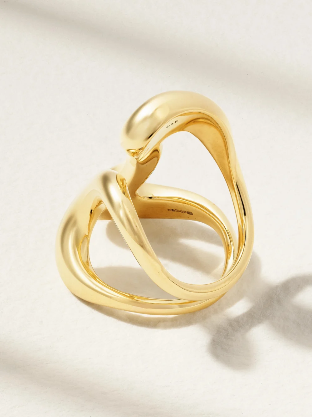Back view of the Fernando Jorge Bold Stream Open 18-karat Gold Ring