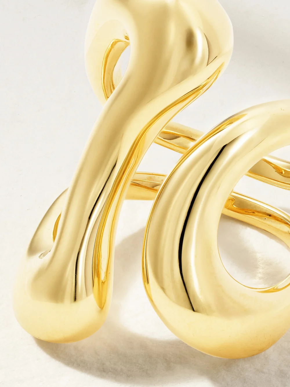 Close-up detail of the Fernando Jorge Bold Stream Open 18-karat Gold Ring