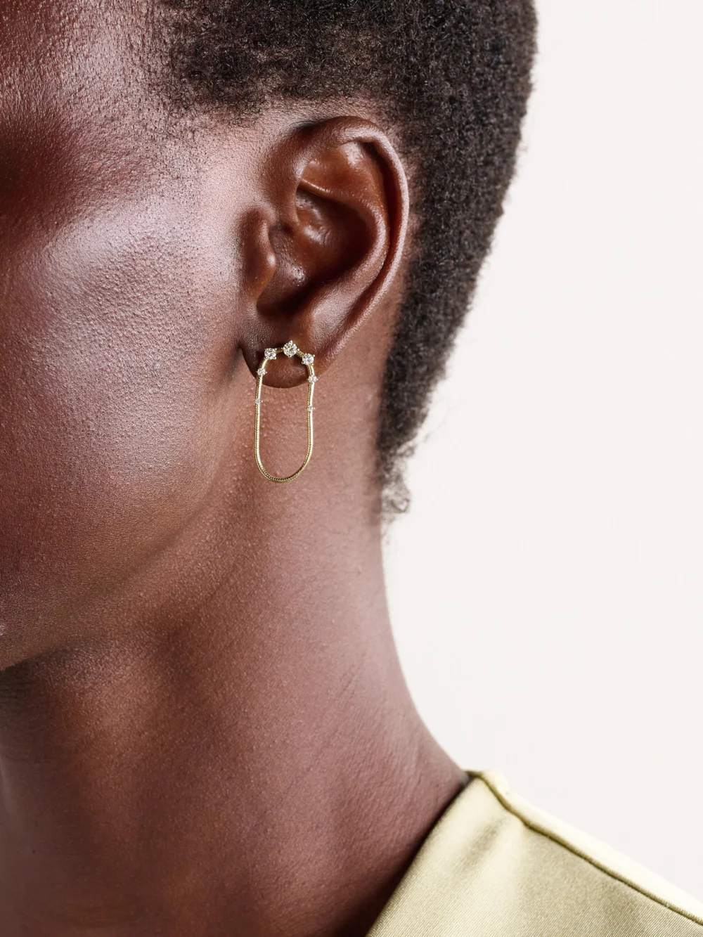 Fernando Jorge Parallel Short 18-karat Gold Diamond Earrings, styled view