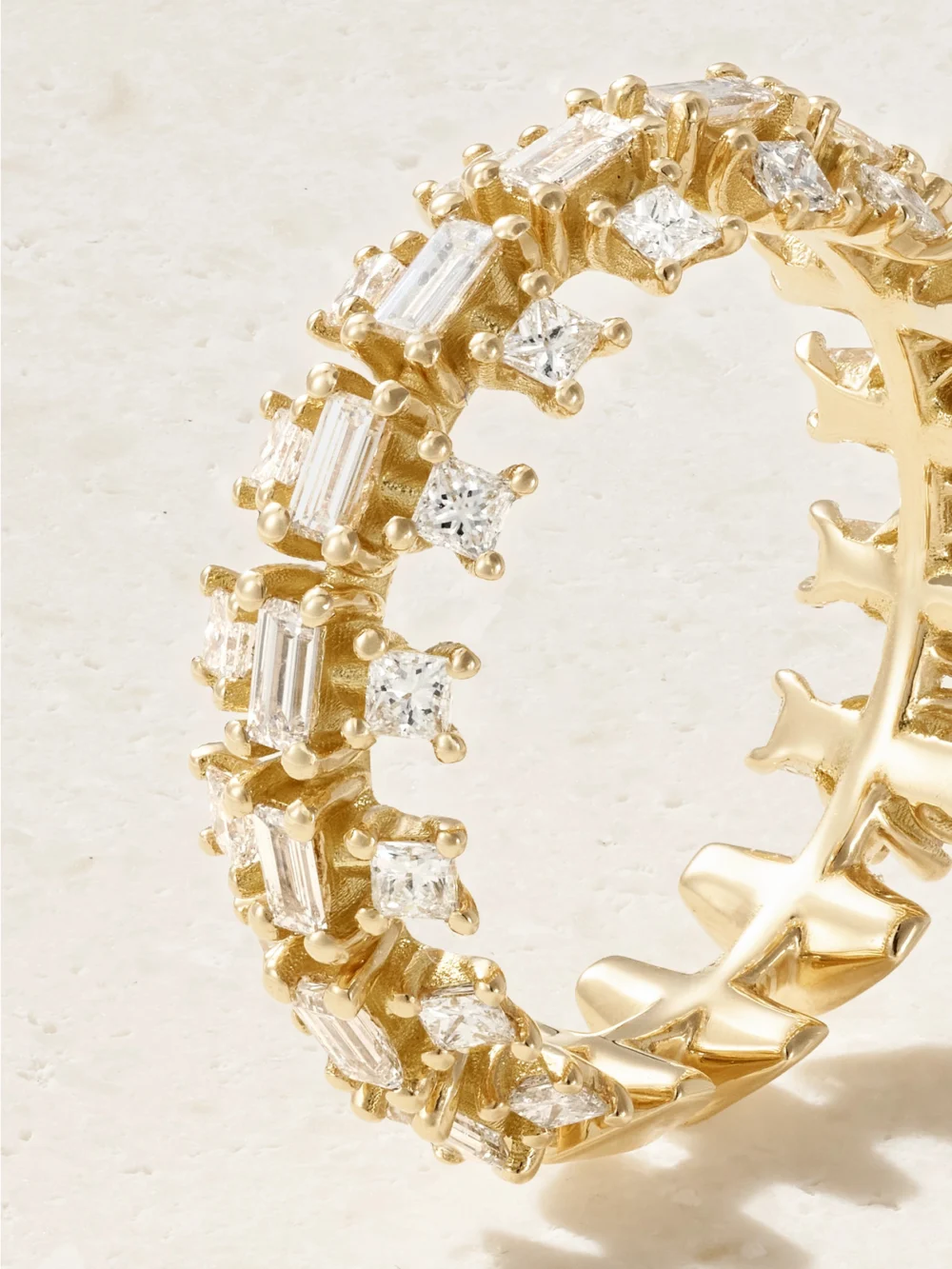 Close-up detail of the Fernando Jorge Vertex 18-karat Gold Diamond Ring