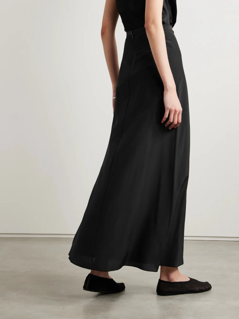 Back view of the Fforme Lotta Pleated Silk Crepe De Chine Maxi Skirt