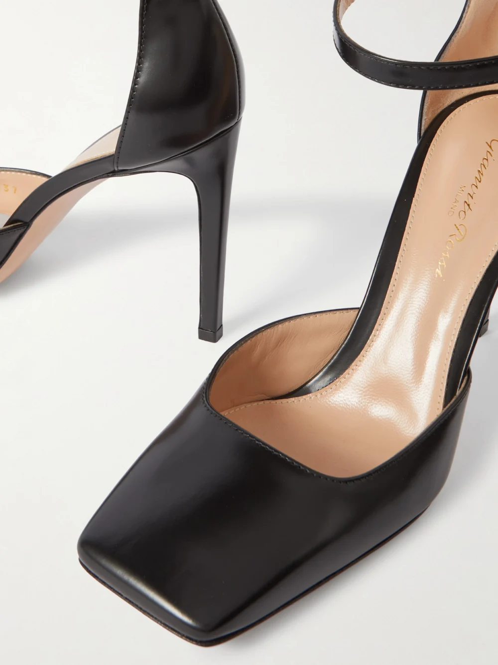 Close-up detail of the Gianvito Rossi Tokio Glossed-leather Pumps