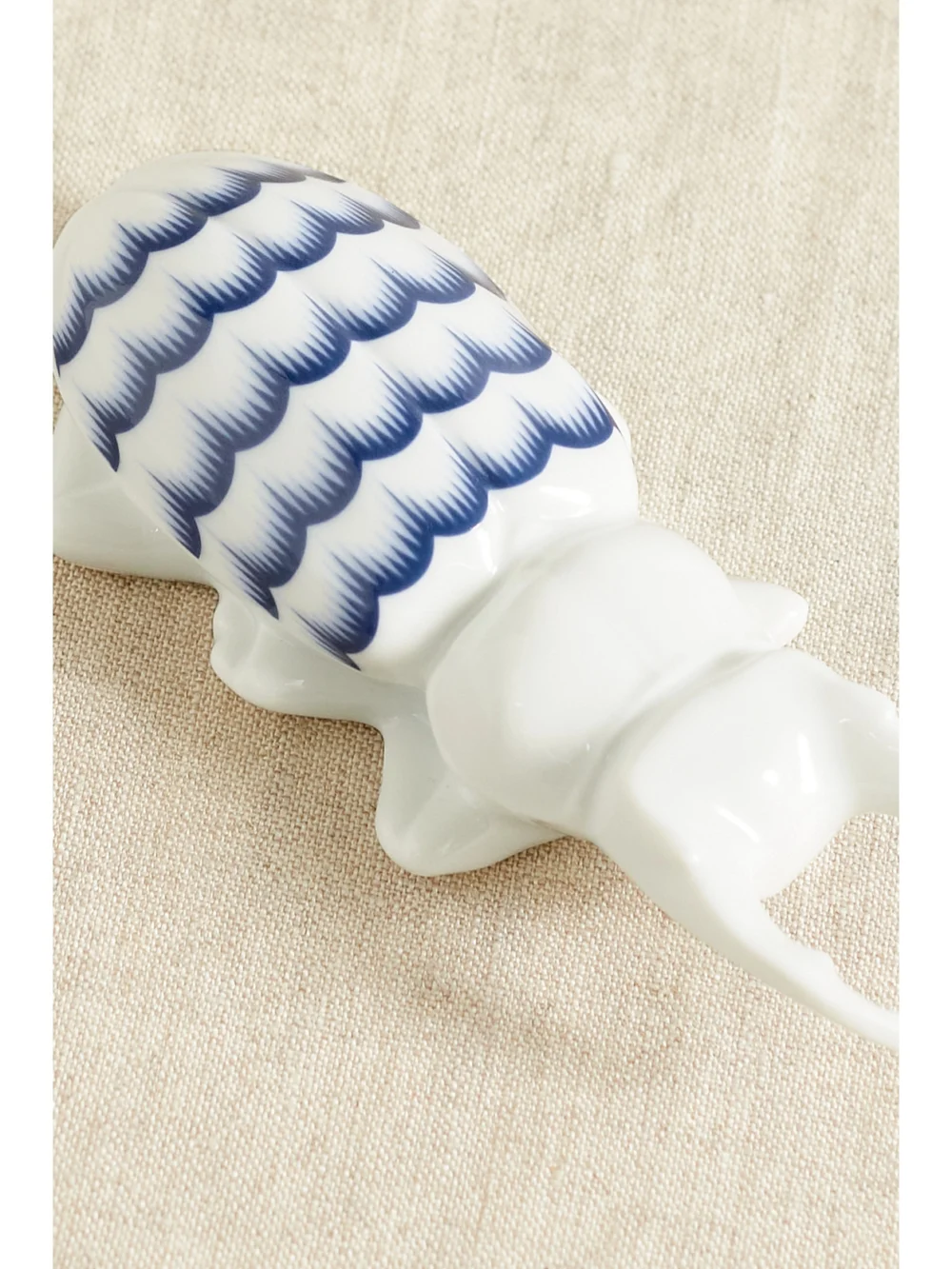 Close-up detail of the Ginori Cicada Jaspé Porcelain Table Ornament