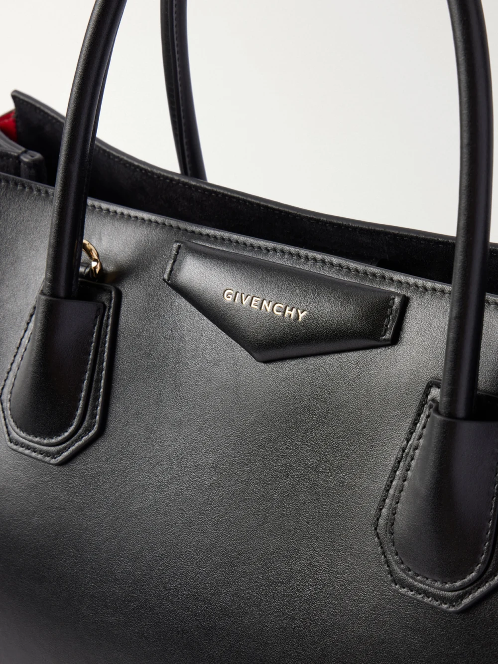 Close-up detail of the Givenchy Antigona Catchall Medium Leather Shoulder Bag