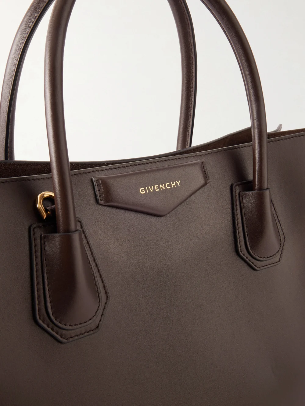 Close-up detail of the Givenchy Antigona Catchall Medium Leather Shoulder Bag