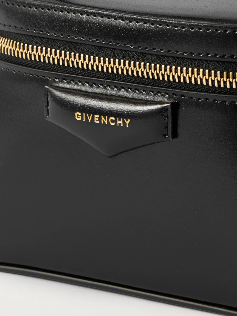 Close-up detail of the Givenchy Antigona Leather Shoulder Bag