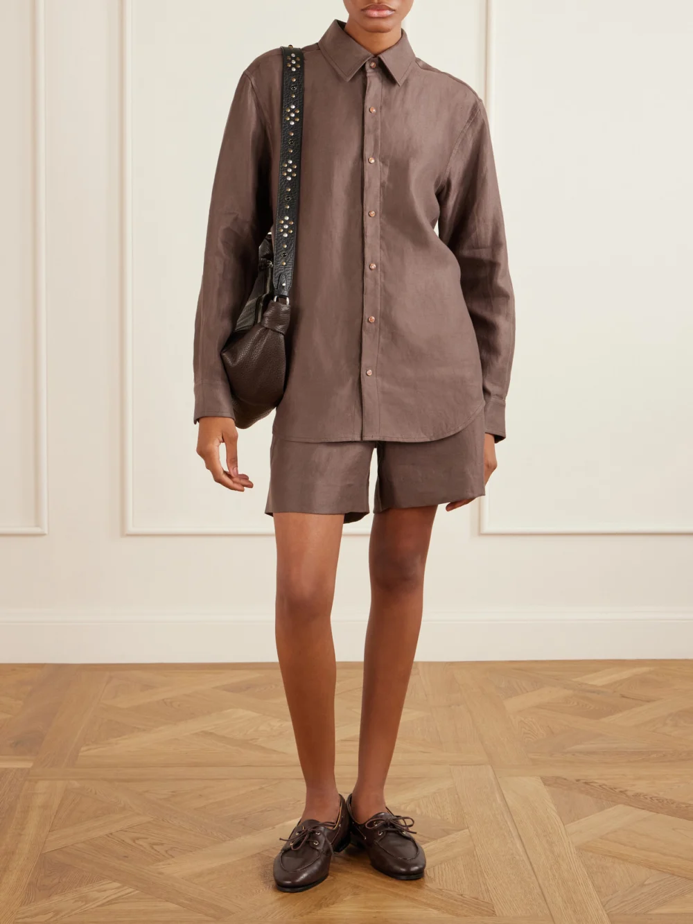 God’s True Cashmere Cocoa Cropped Linen Shorts, worn by a model