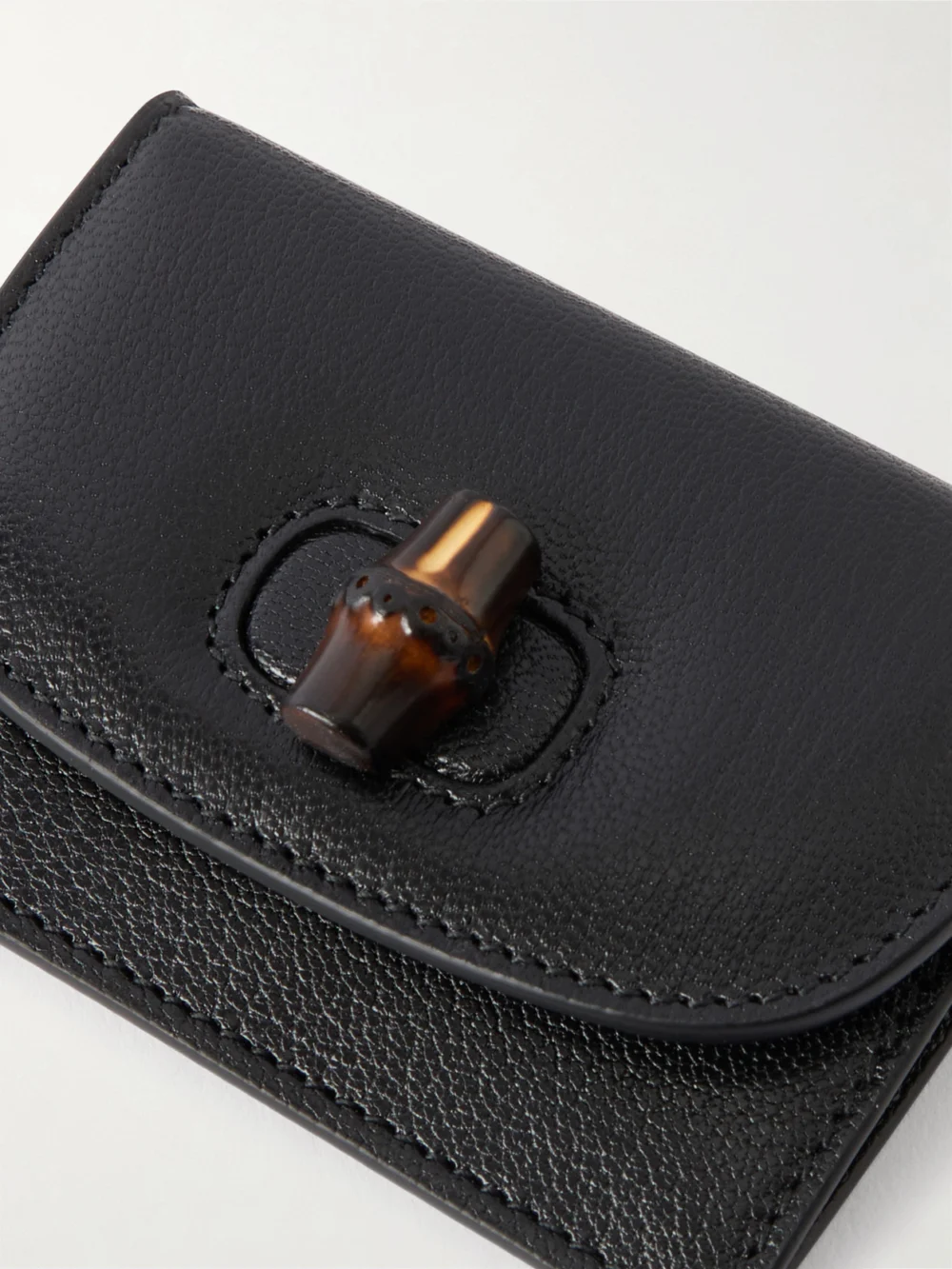Close-up detail of the Gucci Bamboo Textured-leather Cardholder