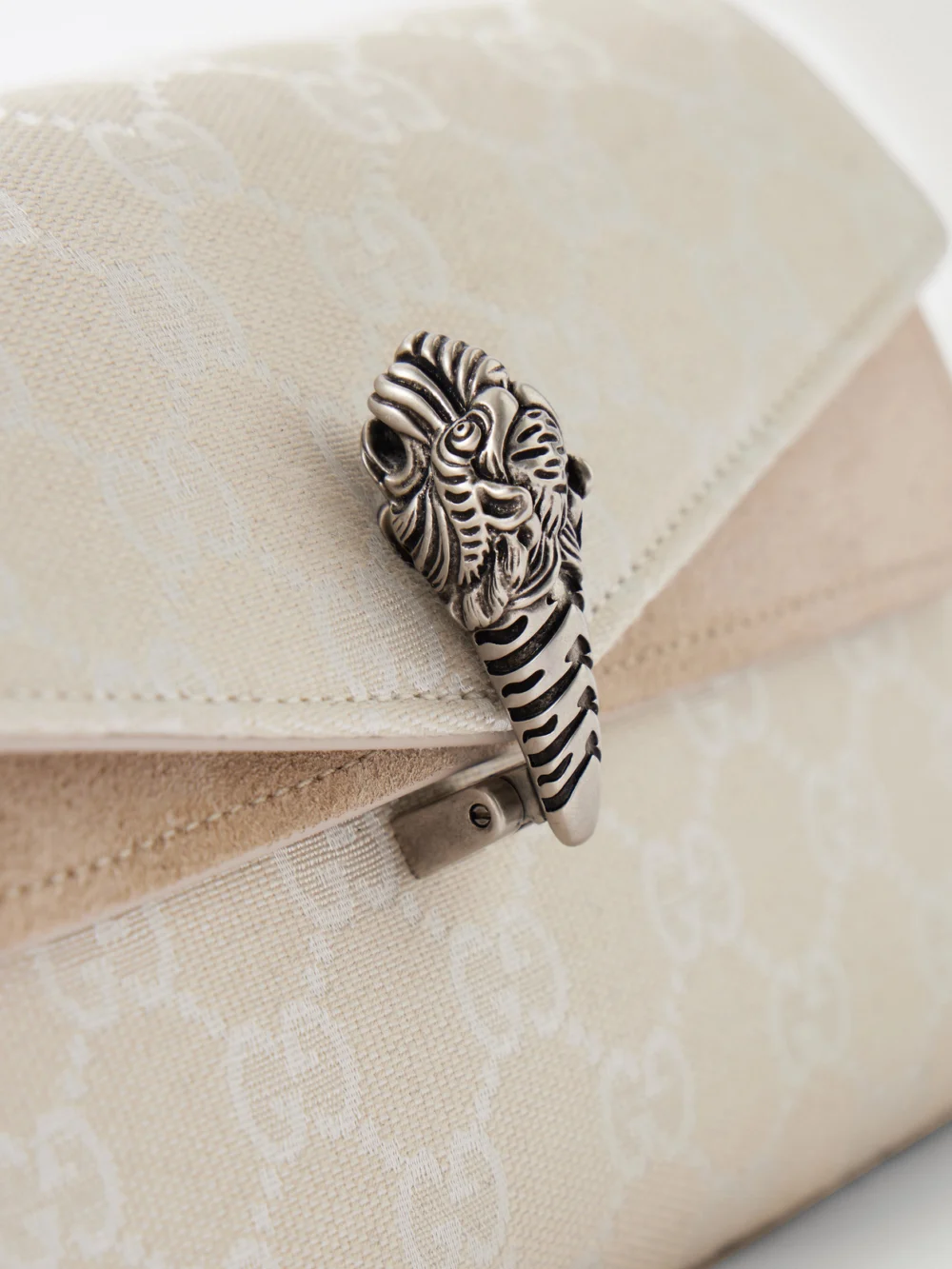 Close-up detail of the Gucci Dionysus Leather-trimmed Canvas-jacquard Shoulder Bag