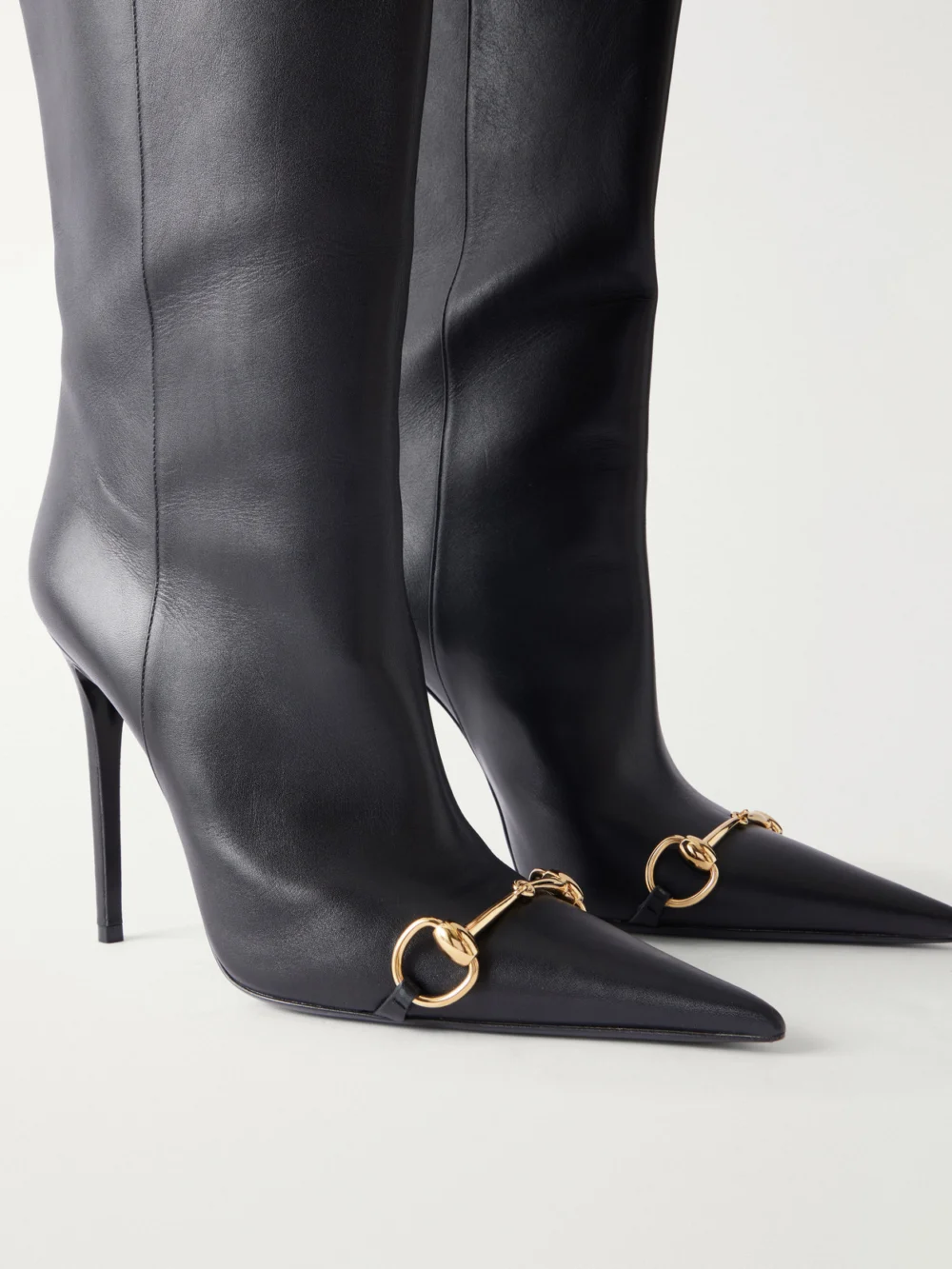 Close-up detail of the Gucci Donna 110 Horsebit-detailed Leather Knee Boots