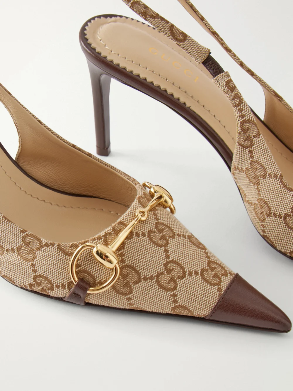 Close-up detail of the Gucci Donna 80 Horsebit-detailed Leather-trimmed Gg Supreme Canvas-jacquard Pumps