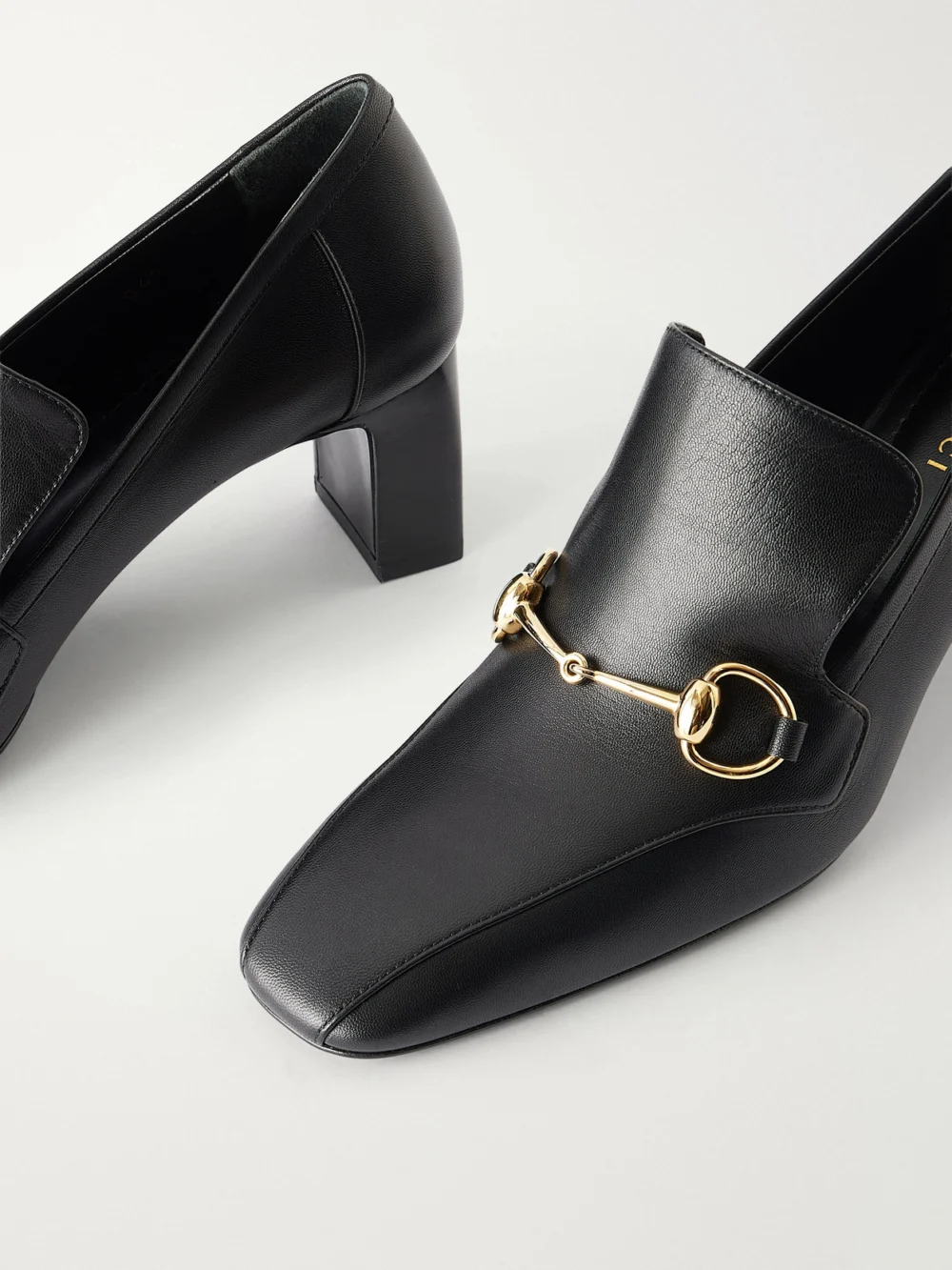Close-up detail of the Gucci Galleria 60 Horsebit-detailed Leather Pumps