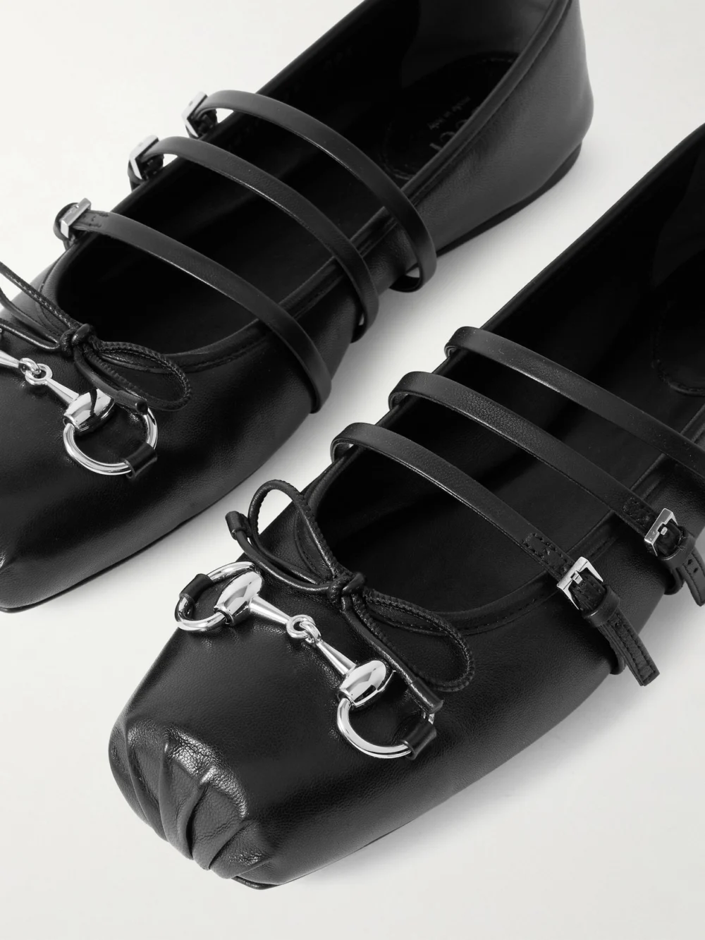 Close-up detail of the Gucci Horsebit-detailed Leather Ballet Flats