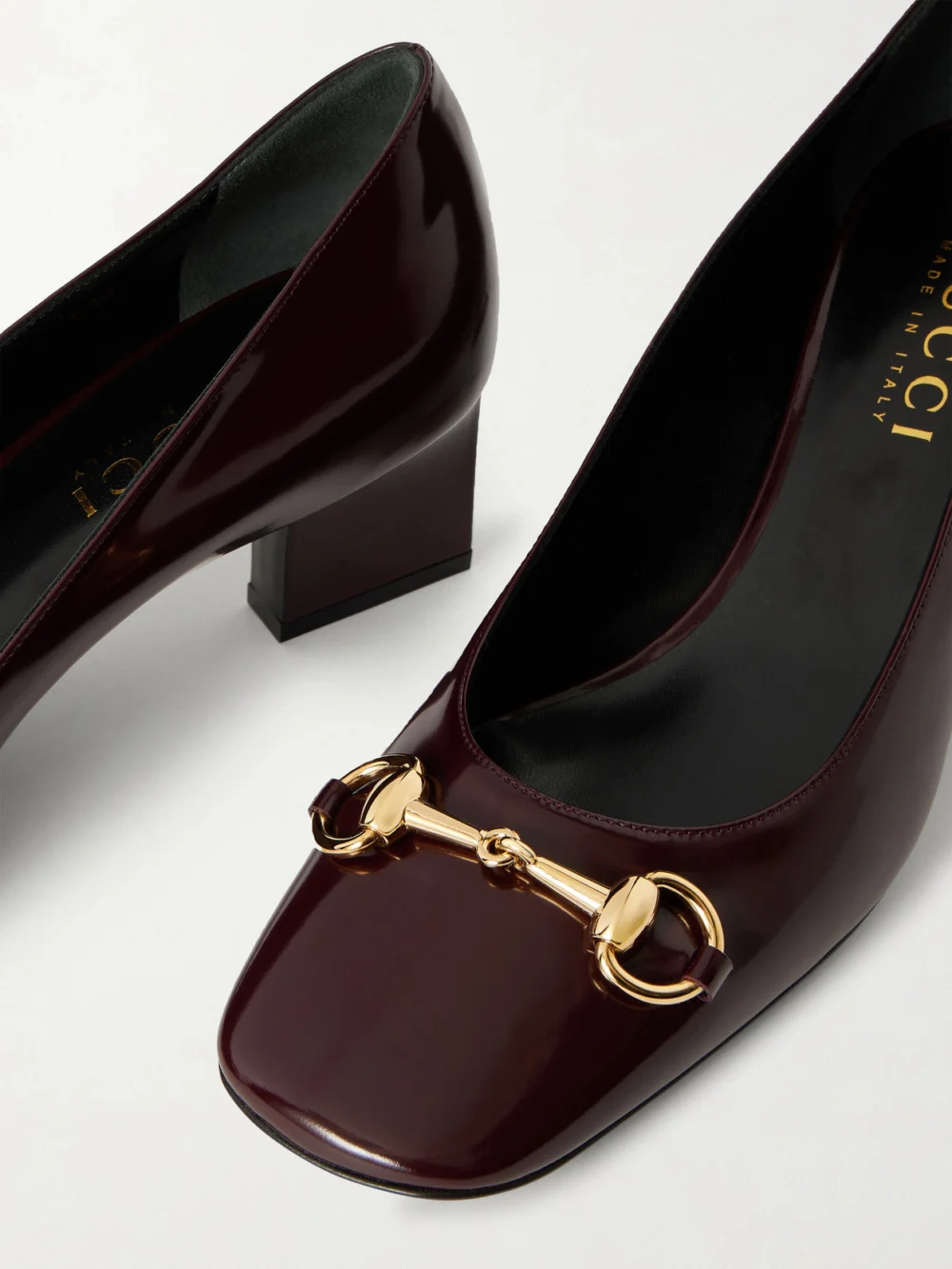Close-up detail of the Gucci Signora 55 Horsebit-embellished Glossed Leather Pumps