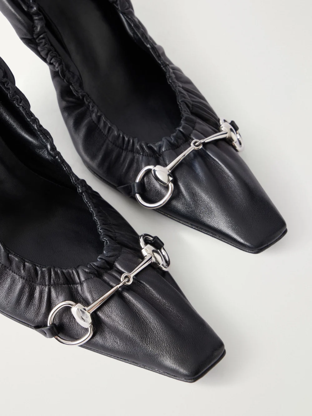 Close-up detail of the Gucci Vittoria 75 Horsebit-embellished Leather Pumps