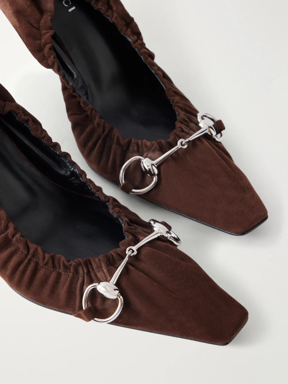 Close-up detail of the Gucci Vittoria 75 Horsebit-embellished Suede Pumps