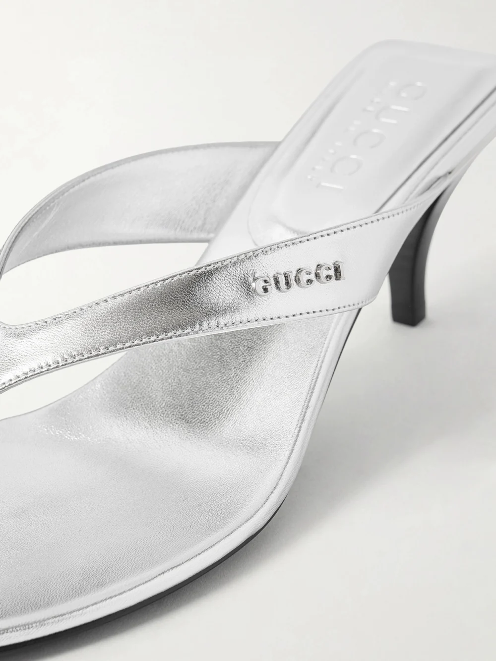Close-up detail of the Gucci Vittoria Logo-embellished Metallic Leather Thong Sandals
