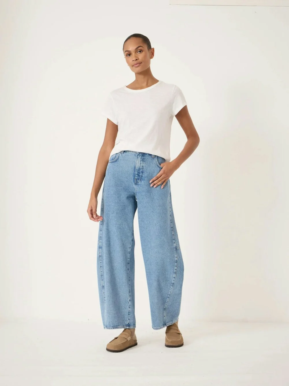 hush Bree Horseshoe Barrel Leg Jeans in Classic Blue