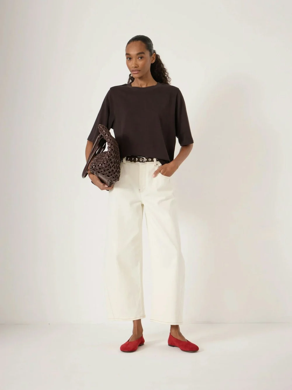hush Cropped Bree Horseshoe Barrel Leg Jeans in ecru