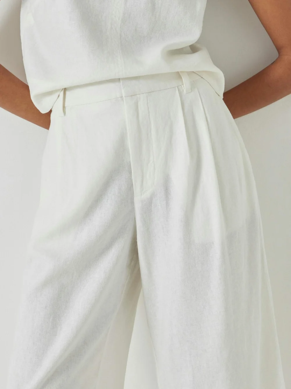 hush Lya Linen Blend Long Bermuda Shorts in White, view 2