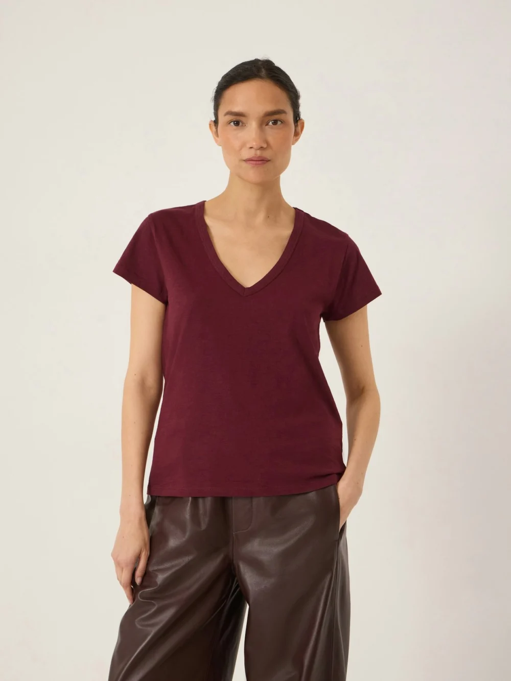 hush Slim Fit Slub Cotton V Neck T-Shirt in Wine Red