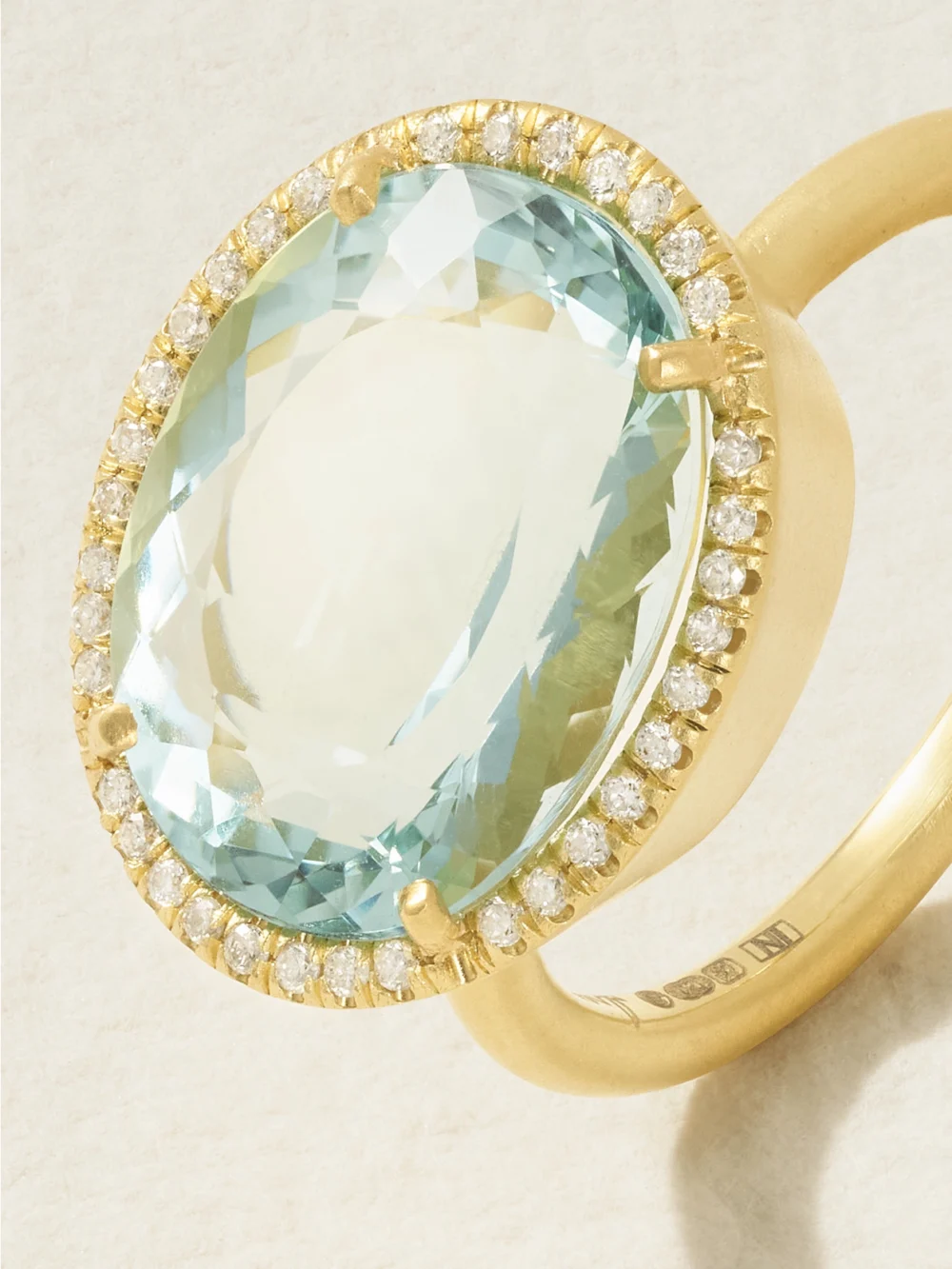 Close-up detail of the Irene Neuwirth Gemmy Gem 18-karat Gold, Aquamarine and Diamond Ring