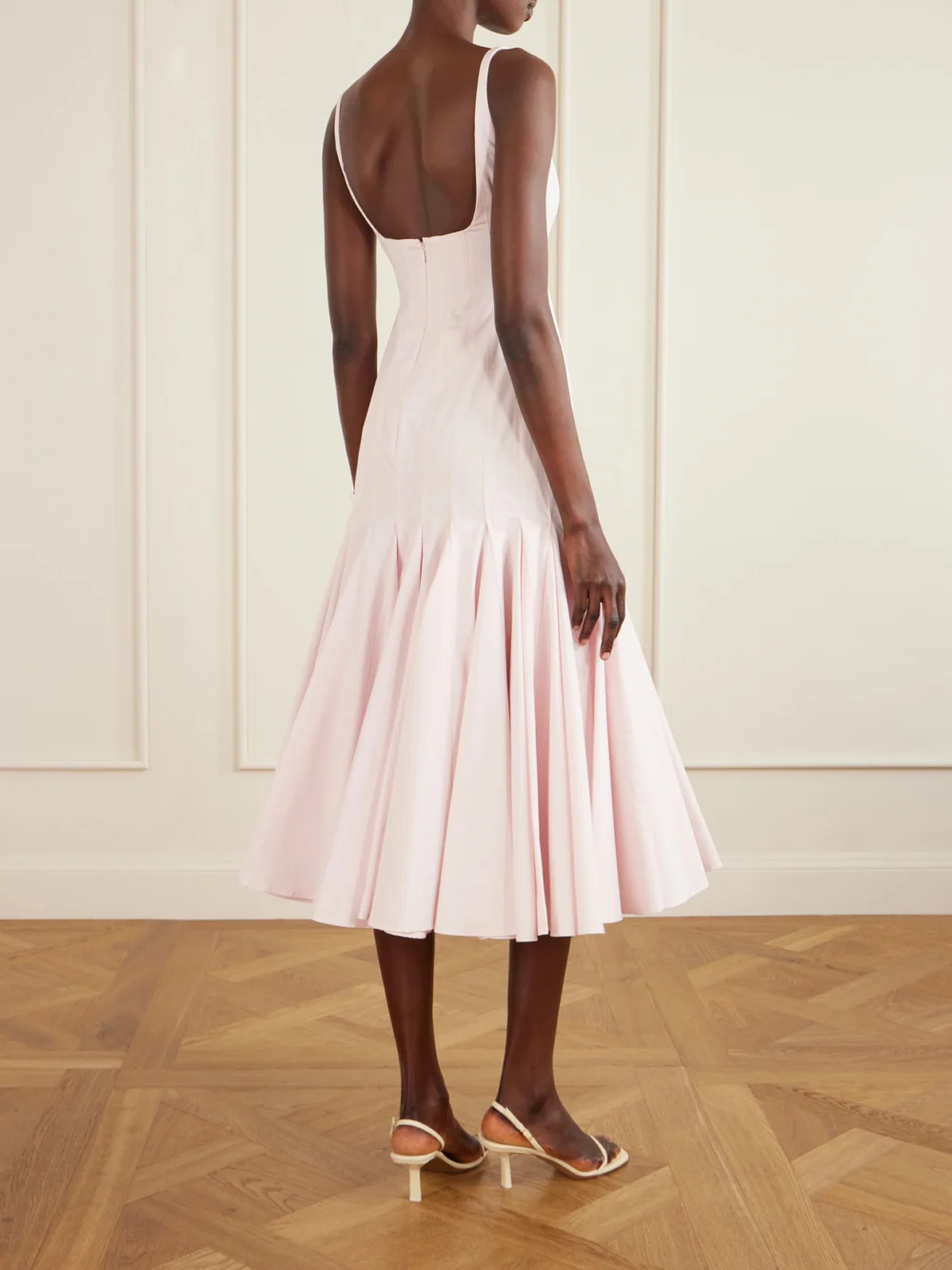 Back view of the Jacquemus Agave Paneled Pleated Cotton-poplin Midi Dress