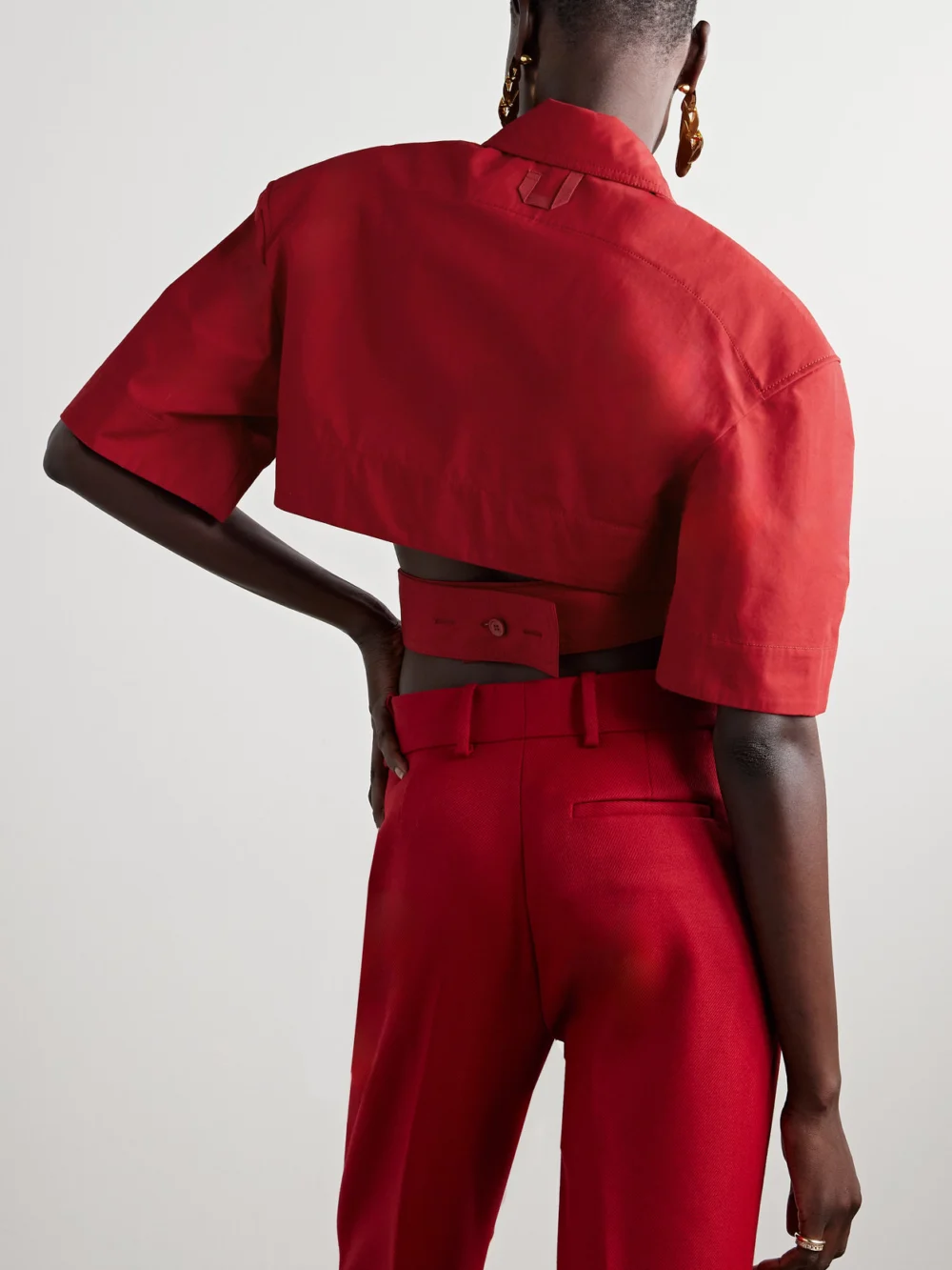 Back view of the Jacquemus Bari Cropped Cutout Cotton-poplin Shirt