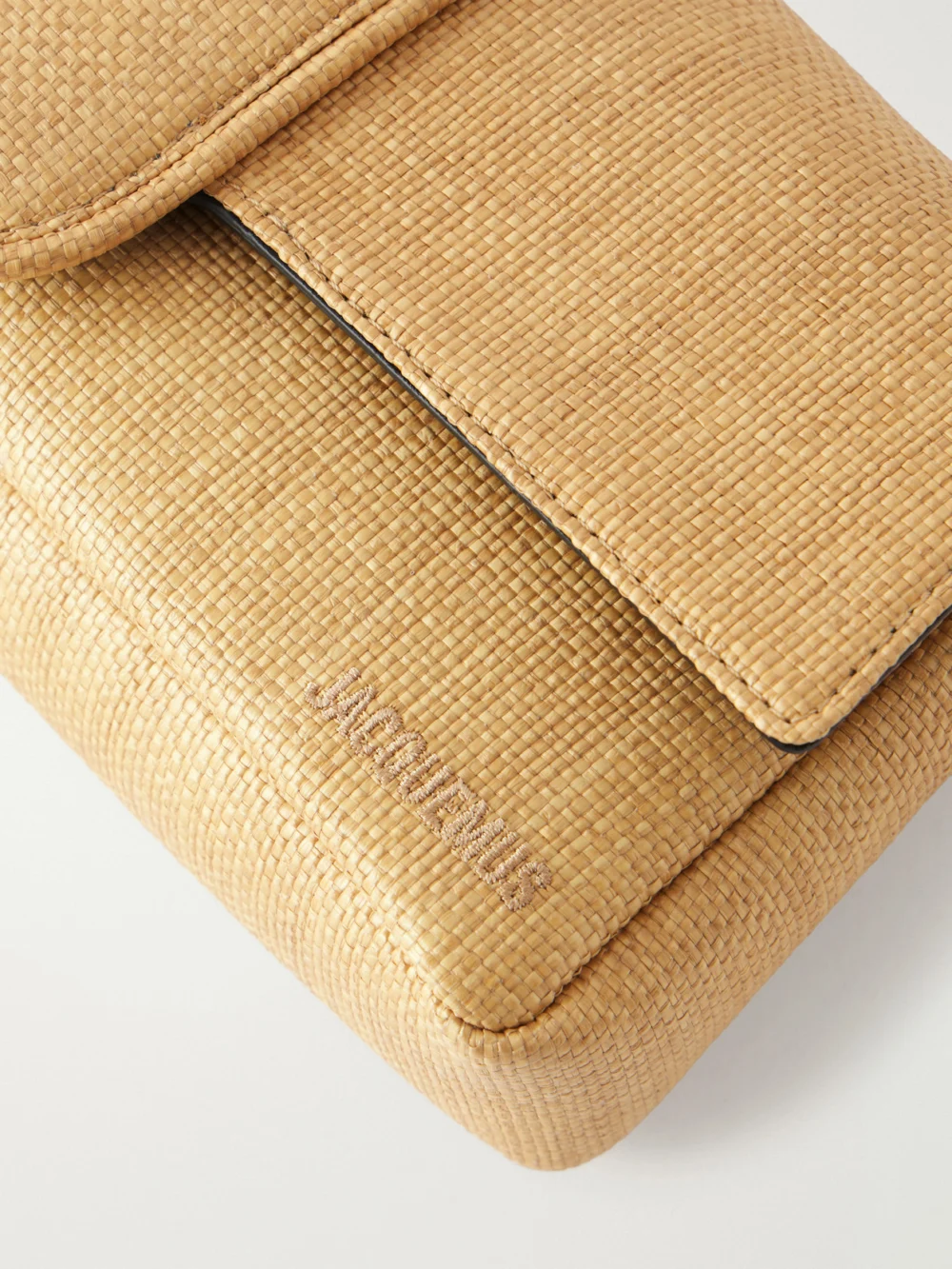 Close-up detail of the Jacquemus Le Bambino Chaîne Raffia-effect Shoulder Bag