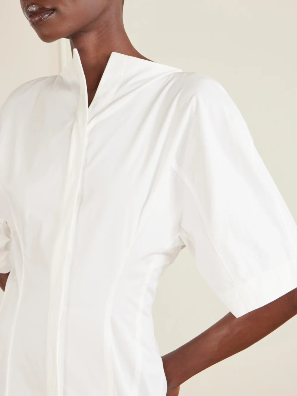 Close-up detail of the Jacquemus Moisson Pleated Cotton-poplin Shirt Dress