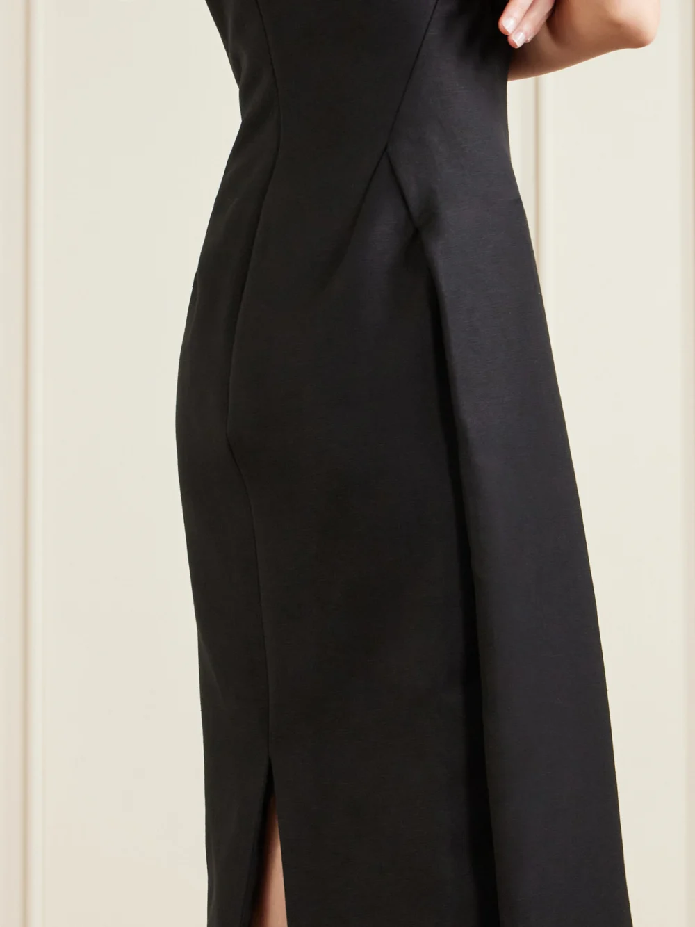 Close-up detail of the Jacquemus Tablier Linen-blend Midi Dress
