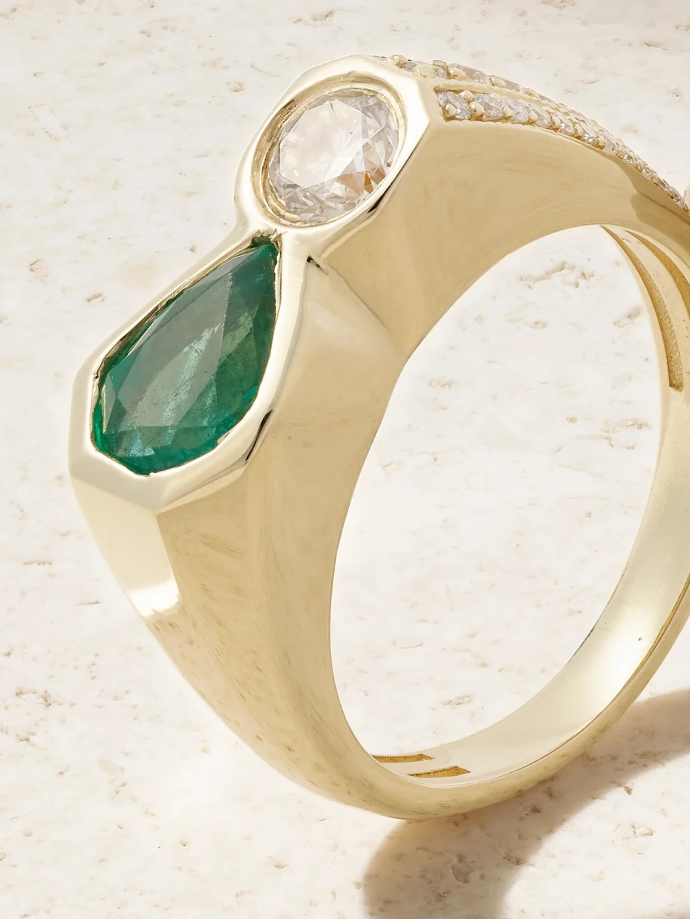 Close-up detail of the Jacquie Aiche 14-karat Gold, Emerald and Diamond Ring