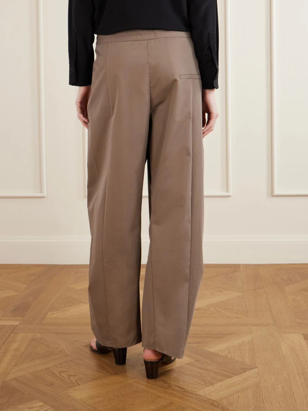 Back view of the Kallmeyer Clemence Pleated Cotton-blend Twill Barrel-leg Pants
