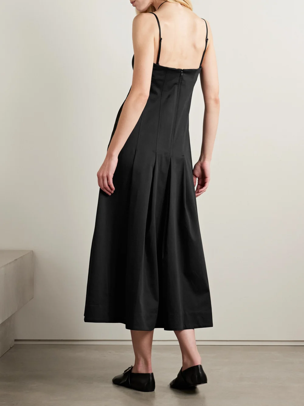 Back view of the Kallmeyer Maeve Pleated Cotton-blend Twill Midi Dress