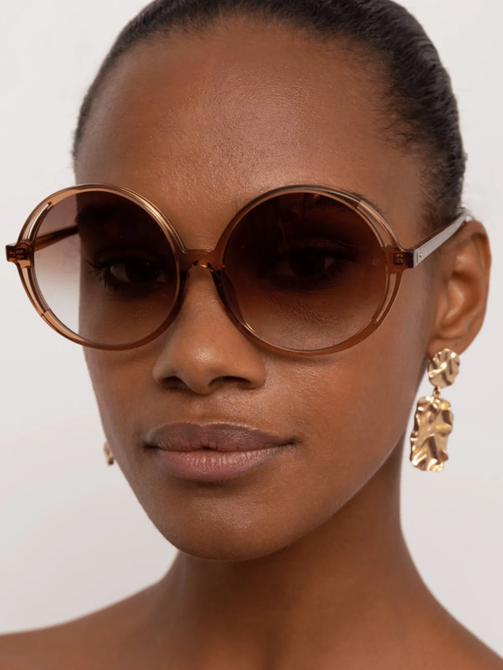 Linda Farrow Bianca Round Sunglasses, cream, view 3