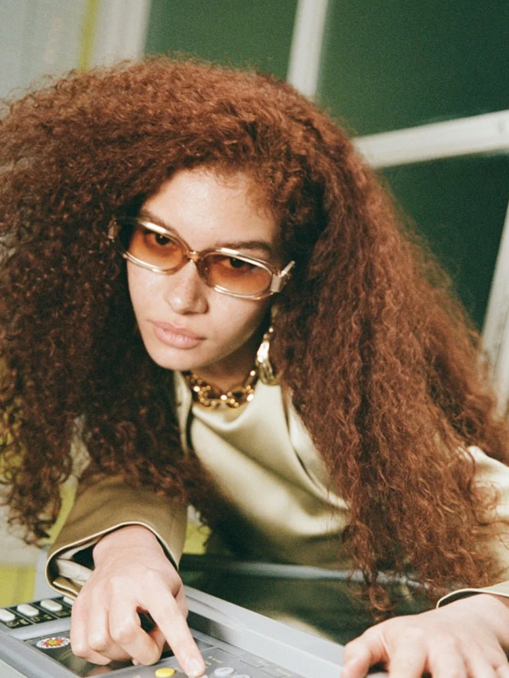 Linda Farrow Laura Sunglasses, honey, view 3