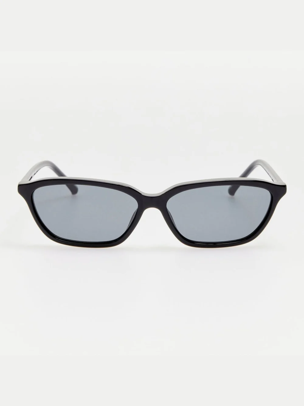 Linda Farrow Libby Sunglasses in black