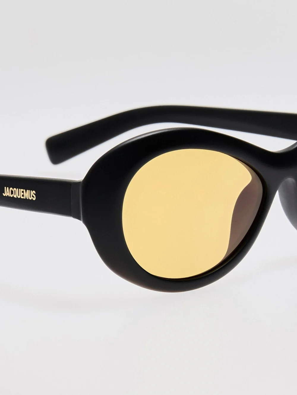 Linda Farrow Rond Sunglasses, matt black, view 4