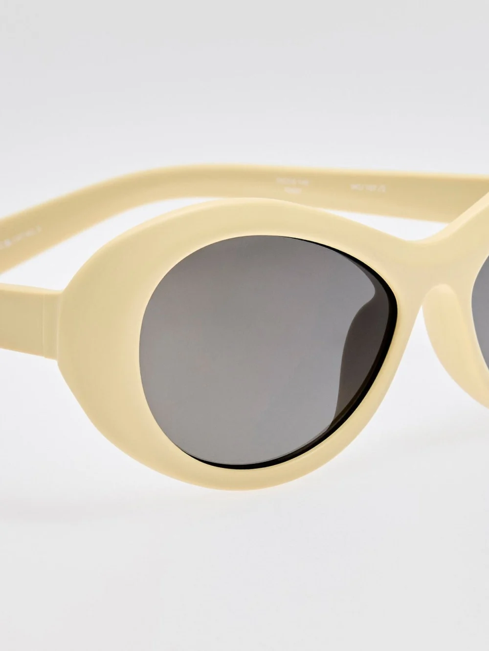 Linda Farrow Rond Sunglasses, matt straw, view 4