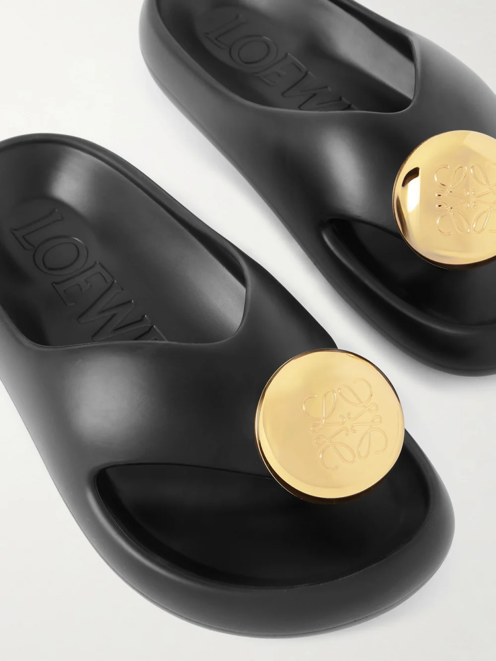 Close-up detail of the Loewe + Paula's Ibiza Bubble Logo-detailed Rubber Slides