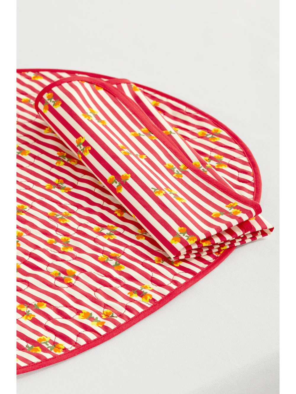 Close-up detail of the Loretta Caponi Printed Cotton Placemat and Napkin Set