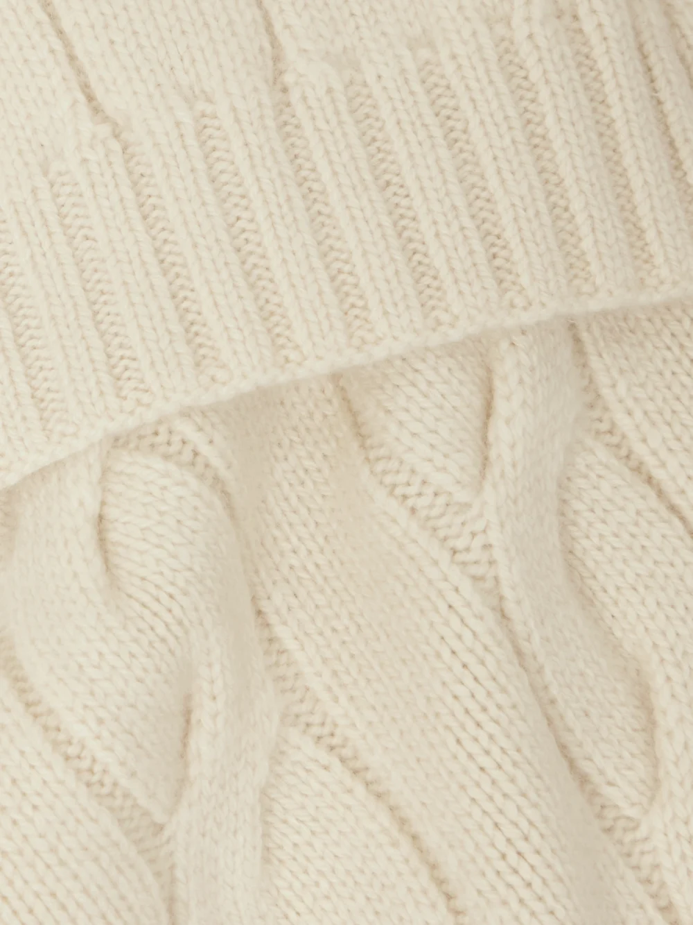 Close-up detail of the Loro Piana Cable-knit Cashmere Scarf