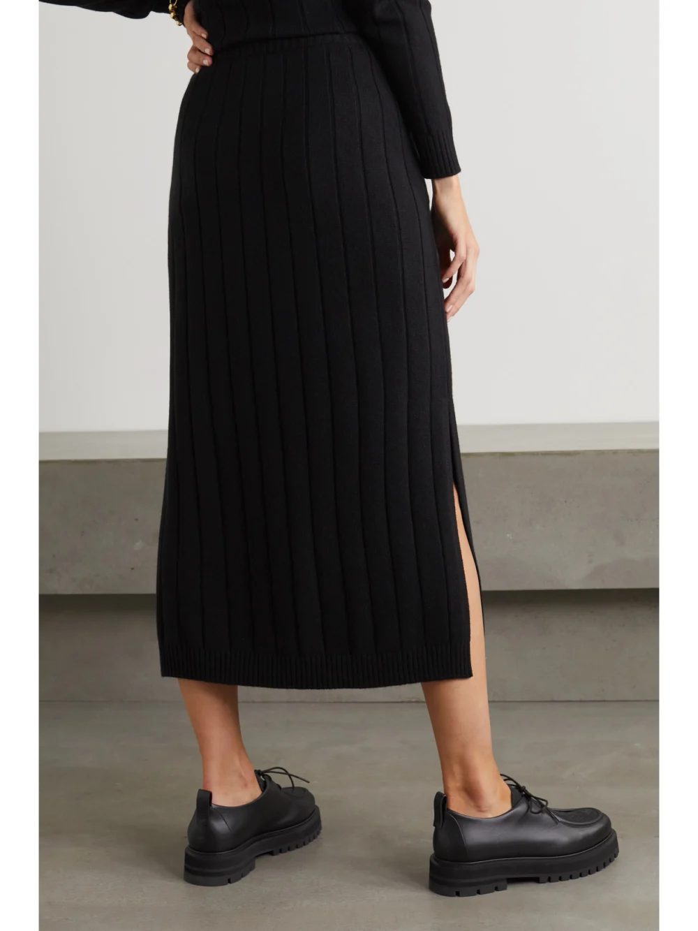 Back view of the Loro Piana Duca D'aosta Ribbed Cashmere Midi Skirt