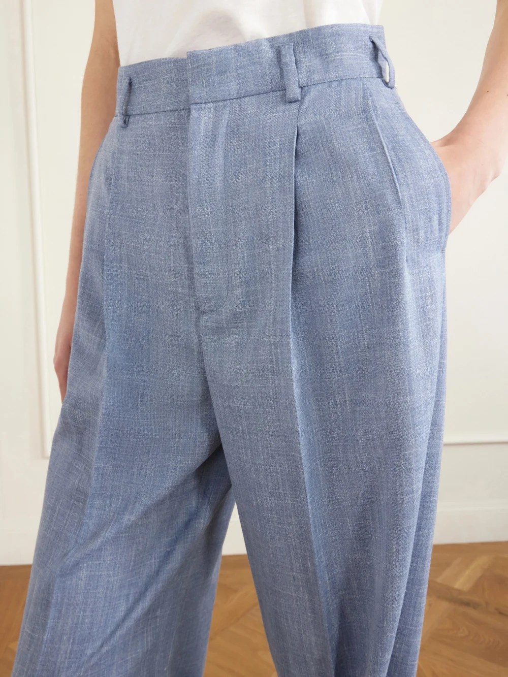 Close-up detail of the Loro Piana Hector Pleated Wool, Silk and Linen-blend Wide-leg Pants