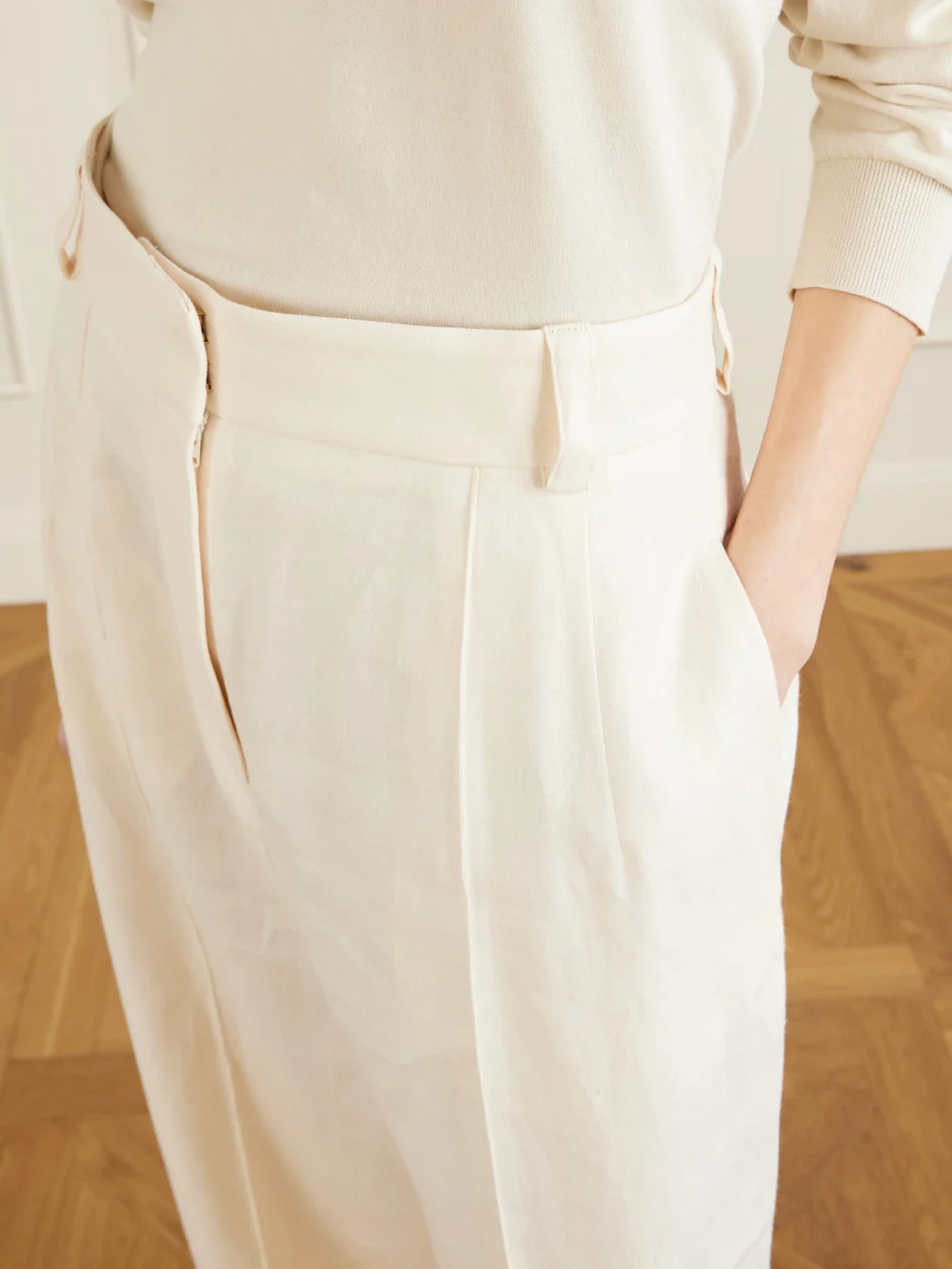 Close-up detail of the Loro Piana Lodger Linen and Wool-blend Wide-leg Pants